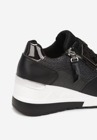 Born2be - Czarne Sneakersy Euphike. Wysokość cholewki: przed kostkę. Nosek buta: okrągły. Kolor: czarny. Szerokość cholewki: normalna. Wzór: aplikacja. Obcas: na koturnie #2
