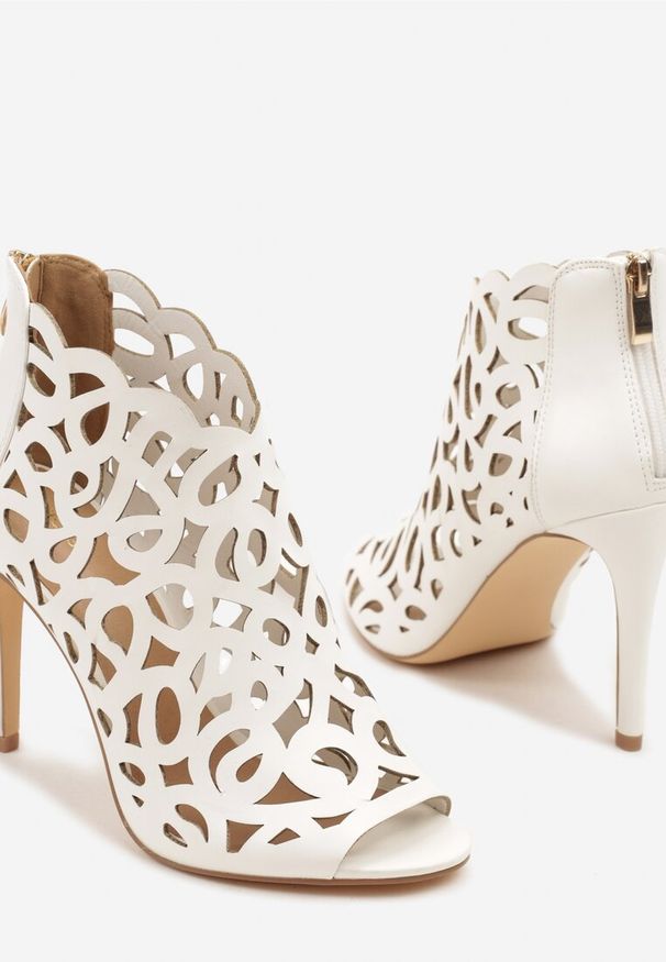 Renee - Białe Sandały Botki Vices na Szpilce z Ażurową Cholewką Natilora. Okazja: na randkę. Kolor: biały. Wzór: ażurowy. Sezon: lato. Obcas: na szpilce. Styl: elegancki