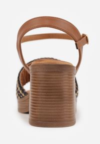 Renee - Czarne Plecione Sandały VICES na Słupku Stylizowanym na Drewniany Chasine. Nosek buta: otwarty. Zapięcie: sprzączka. Kolor: czarny. Materiał: zamsz, skóra. Sezon: lato. Obcas: na słupku. Wysokość obcasa: średni #4