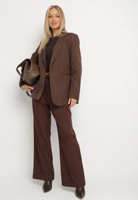 Born2be - Brązowa Marynarka Jednorzędowa z Usztywnioną Linią Ramion Avidvira. Okazja: na spotkanie biznesowe. Kolor: brązowy. Materiał: jeans. Styl: biznesowy #3