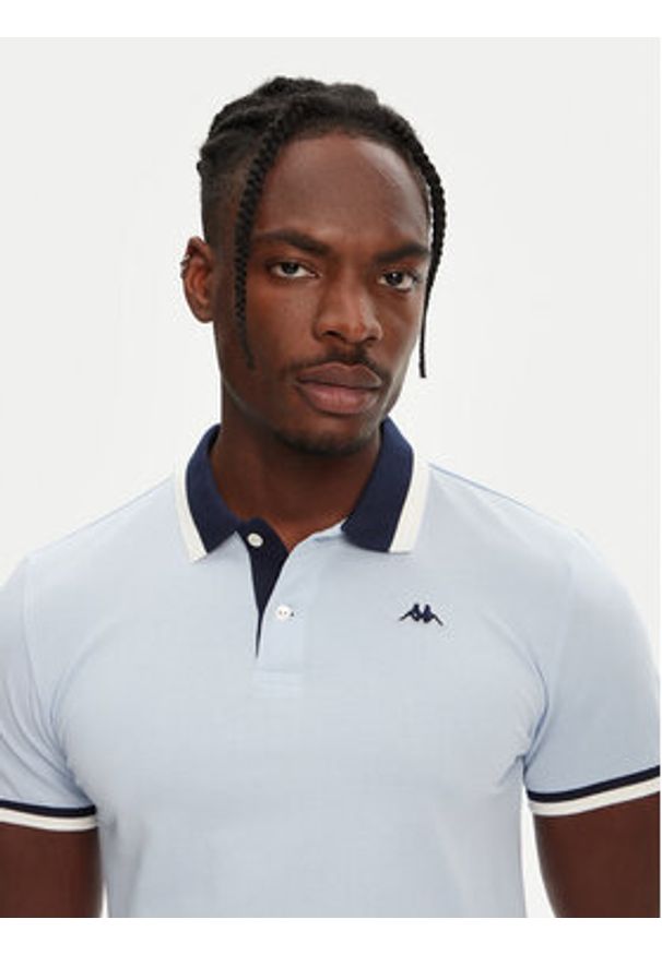Robe di Kappa Polo Atsushi 611255W Niebieski Slim Fit. Typ kołnierza: polo. Kolor: niebieski. Materiał: bawełna
