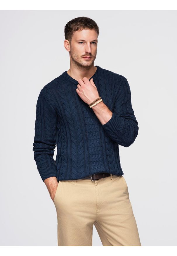 Ombre Clothing - Męski elegancki sweter z ciekawym splotem – granatowy V5 - Rozmiar: S. Okazja: na co dzień. Kolor: niebieski. Materiał: akryl, bawełna. Wzór: ze splotem. Styl: elegancki