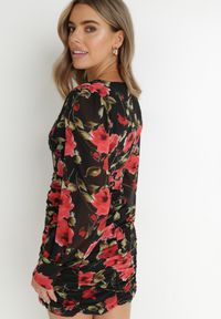 Born2be - Czarna Sukienka Dopasowana z Marszczeniem Kassissa. Kolor: czarny. Materiał: tkanina. Wzór: aplikacja, kwiaty. Styl: boho. Długość: mini #3