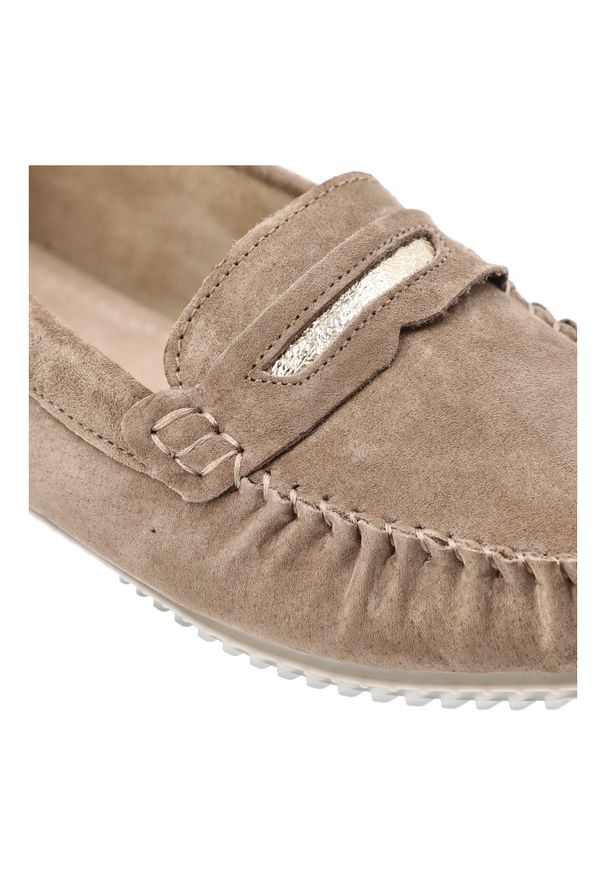 Mokasyny damskie S.Barski, cholewka ze skóry naturalnej zamszowej wsuwany fason z ozdobnym paskiem, brązowe, LR61-7029. Zapięcie: pasek. Kolor: brązowy. Materiał: skóra, zamsz. Szerokość cholewki: normalna