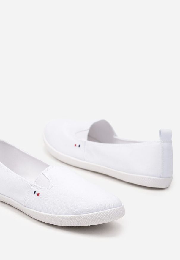 Born2be - Białe Klasyczne Wsuwane Tenisówki na Płaskiej Podeszwie Glariella. Zapięcie: bez zapięcia. Kolor: biały. Materiał: jeans, materiał. Sezon: wiosna, jesień. Obcas: na płaskiej podeszwie. Styl: klasyczny