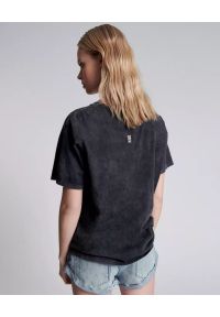 ONETEASPOON - Czarna koszulka z haftowanym logo. Kolor: czarny. Materiał: bawełna, tkanina. Wzór: haft #2