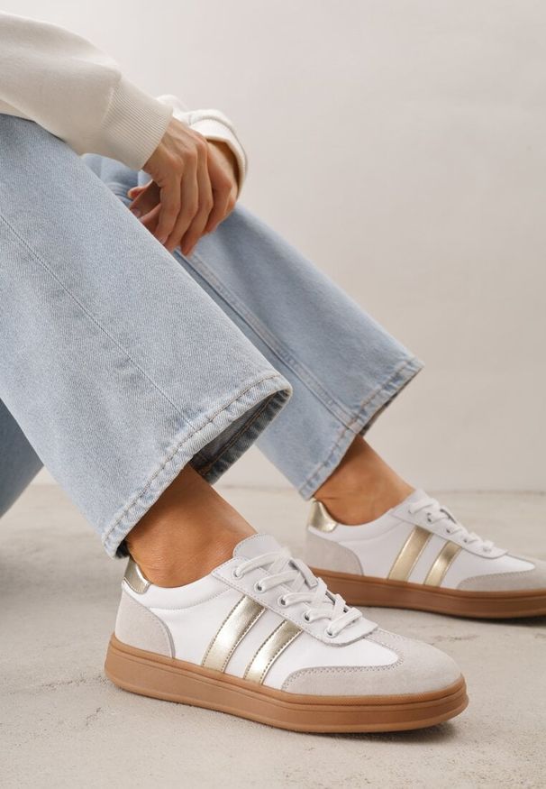 Renee - Białe Sneakersy ze Skóry Naturalnej z Geometrycznym Wzorem Zetisius. Okazja: na co dzień. Kolor: biały. Materiał: skóra. Wzór: geometria