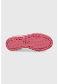 Fila Buty zamszowe kolor różowy na platformie. Nosek buta: okrągły. Zapięcie: sznurówki. Kolor: różowy. Materiał: zamsz. Obcas: na platformie