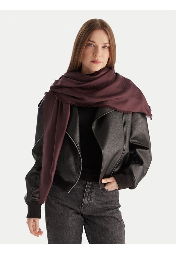 Calvin Klein Szal Emblem Aop Tonal LV04D8063G Bordowy. Kolor: czerwony. Materiał: materiał