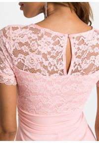 Sukienka z koronką bonprix pastelowy jasnoróżowy. Okazja: na wesele, na ślub cywilny. Kolor: różowy. Materiał: koronka. Wzór: koronka #6