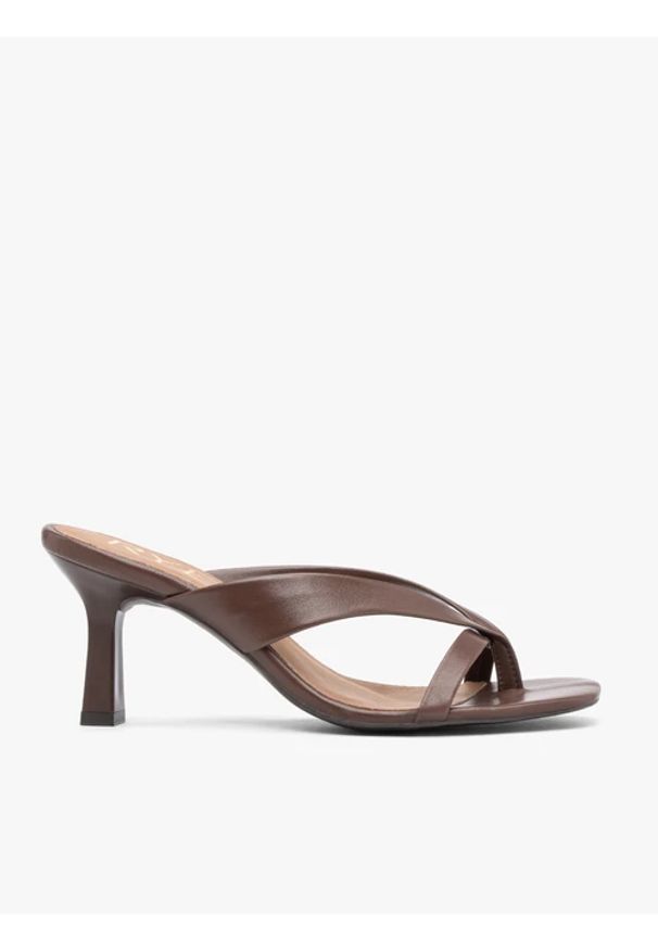 Ryłko - Ciemnobrązowe japonki na obcasie. Kolor: brązowy. Materiał: skóra. Wzór: gładki. Obcas: na obcasie. Styl: street, elegancki. Wysokość obcasa: średni