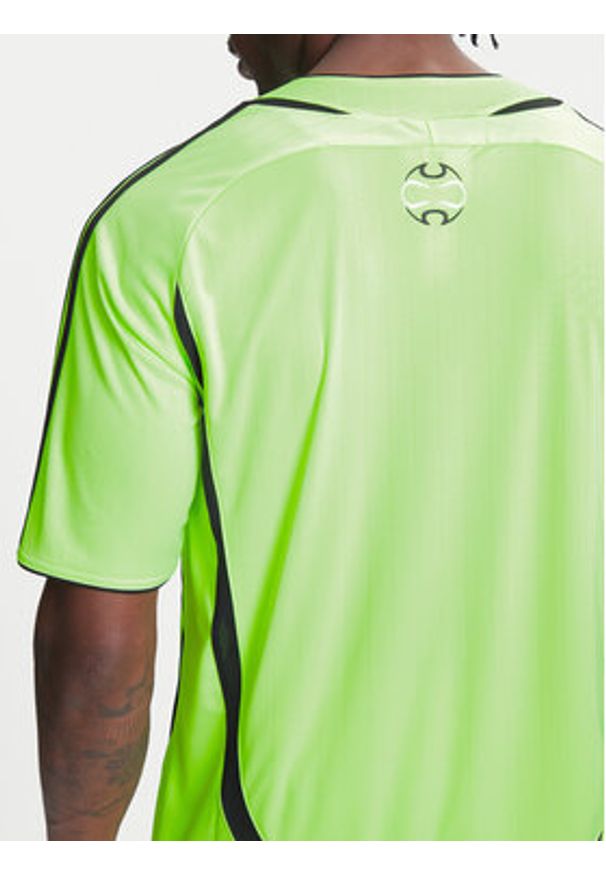 Adidas - adidas T-Shirt Teamgeist adicolor JX1538 Zielony Loose Fit. Kolor: zielony. Materiał: syntetyk