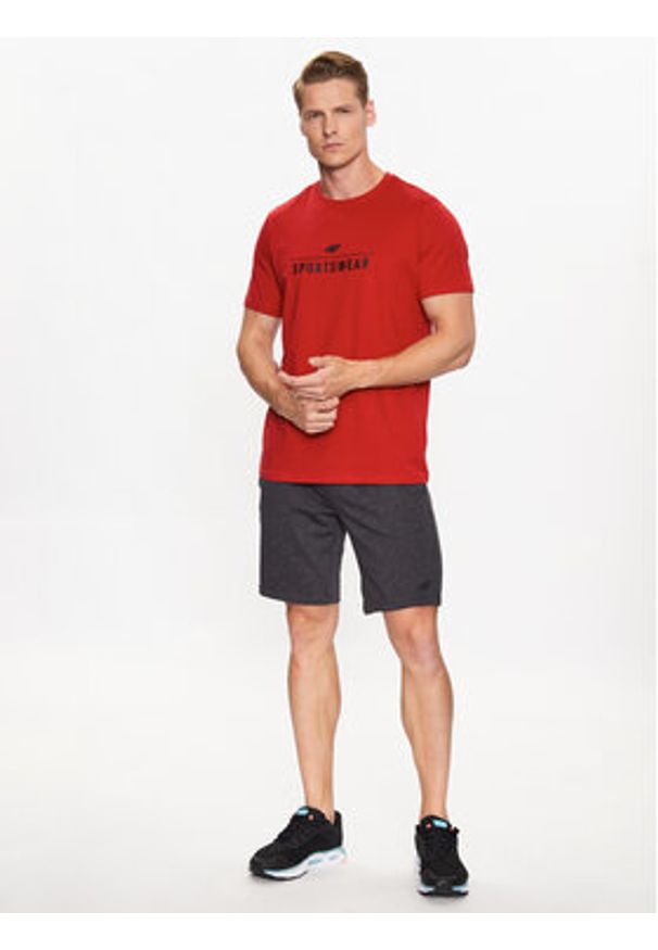 4f - 4F T-Shirt 4FSS23TTSHM539 Czerwony Regular Fit. Kolor: czerwony. Materiał: bawełna