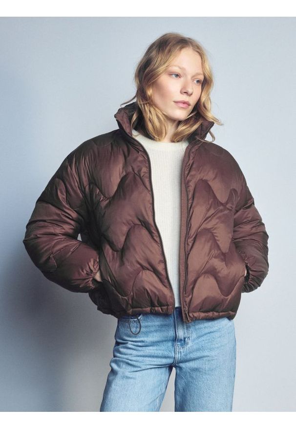 Reserved - Pikowana kurtka - brązowy. Kolor: brązowy. Materiał: tkanina