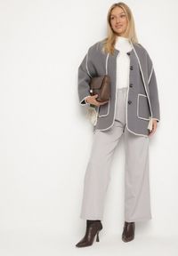 Born2be - Szara Pudełkowa Kurtka z Ozdobnymi Przeszyciami i Szalikiem Salenalia. Okazja: na co dzień. Kolor: szary. Materiał: jeans. Styl: casual, elegancki #6