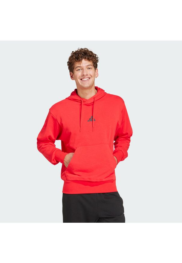 Adidas - Bluza z kapturem Essentials Feelcozy French Terry. Typ kołnierza: kaptur. Kolor: czarny, czerwony, wielokolorowy. Materiał: materiał. Sport: fitness