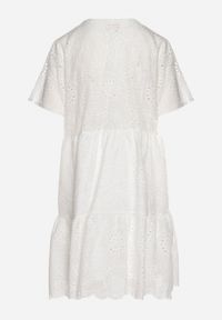 Born2be - Biała Haftowana Bawełniana Sukienka z Ażurowym Wzorem Lumoreline. Okazja: na spacer, na co dzień. Kolor: biały. Materiał: bawełna. Wzór: ażurowy, haft. Sezon: lato. Typ sukienki: proste. Styl: elegancki, casual #5