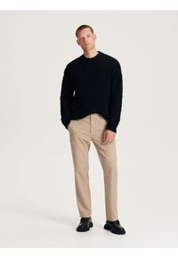 Reserved - Spodnie chino slim - beżowy. Kolor: beżowy. Materiał: bawełna, tkanina #1