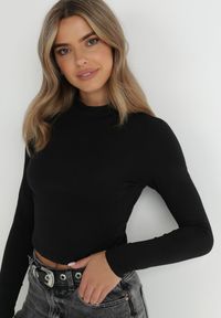Born2be - Czarna Bluzka Caprio. Okazja: na co dzień. Typ kołnierza: golf. Kolor: czarny. Materiał: jeans. Długość rękawa: długi rękaw. Długość: długie. Wzór: aplikacja, bez wzorów. Styl: casual, elegancki #6