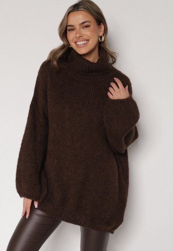 Born2be - Brązowy Gładki Golf Oversize z Domieszką Wełny i Wiskozy Nerafera. Okazja: na co dzień. Typ kołnierza: golf. Kolor: brązowy. Materiał: wełna, wiskoza. Wzór: gładki. Styl: casual, klasyczny