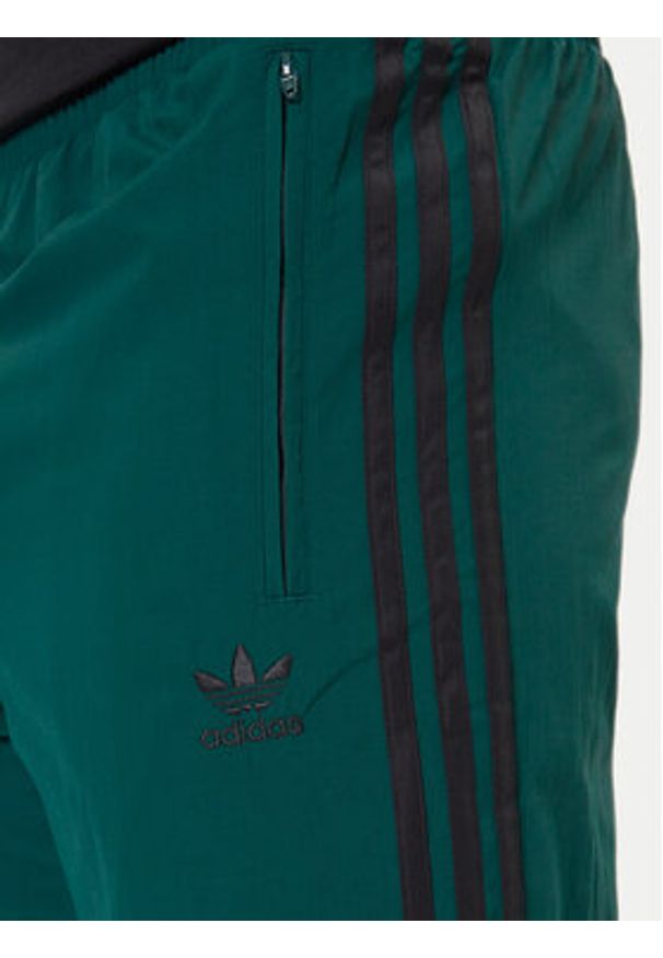Adidas - adidas Spodnie dresowe adicolor Woven Firebird JY1335 Zielony Regular Fit. Kolor: zielony. Materiał: syntetyk