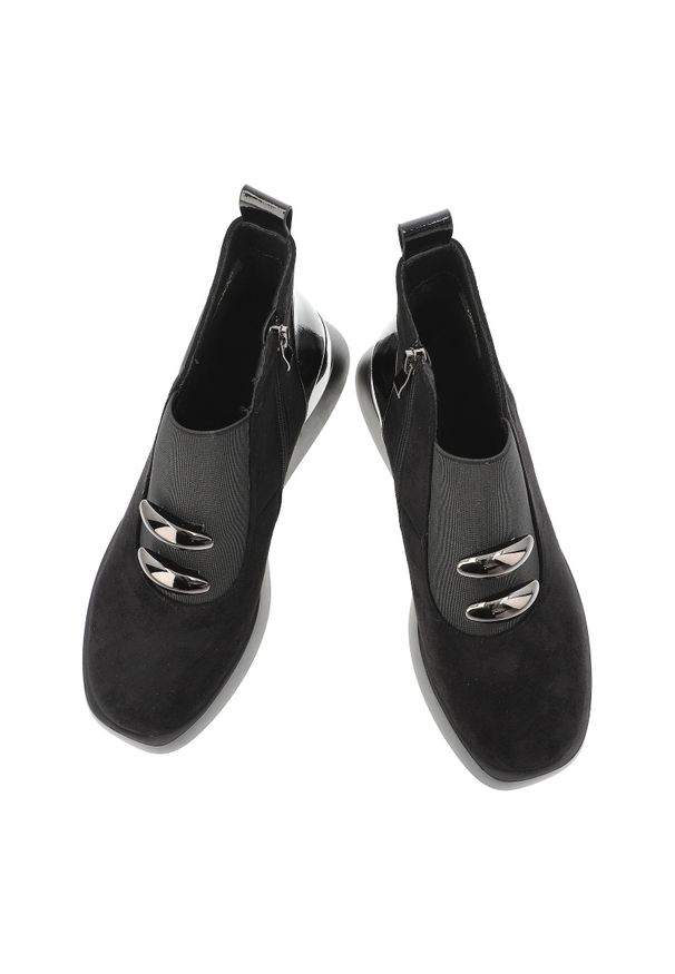 Czarne Botki S.Barski Modne Buty Damskie Na Koturnie. Zapięcie: klamry. Kolor: czarny. Materiał: zamsz, materiał. Wzór: aplikacja. Obcas: na koturnie. Styl: elegancki