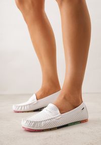 Born2be - Białe Ażurowe Mokasyny ze Skórzaną Wkładką Ozdobione Przeszyciami Sylilise. Okazja: na co dzień. Kolor: biały. Materiał: skóra. Wzór: ażurowy, aplikacja. Styl: casual, klasyczny #1