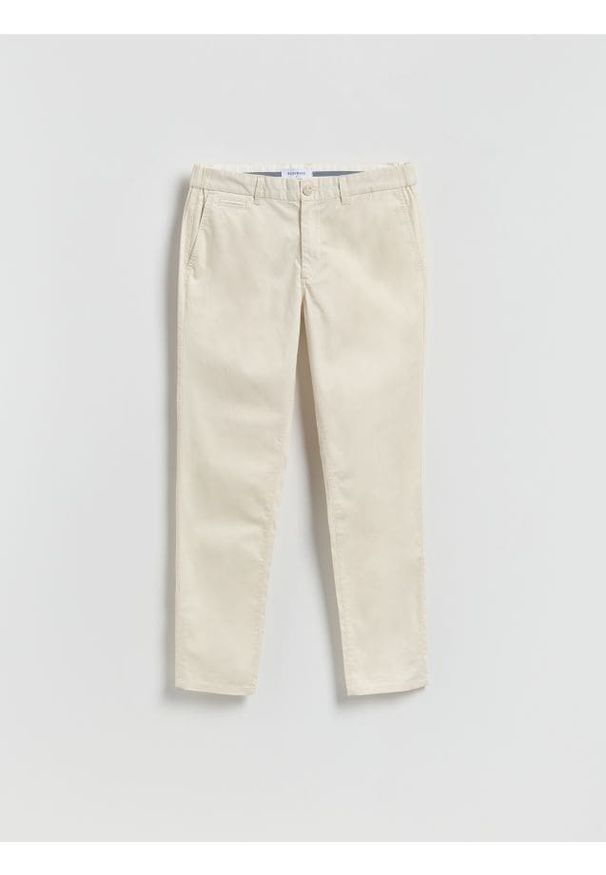 Reserved - Spodnie chino slim fit - złamana biel. Materiał: tkanina, bawełna