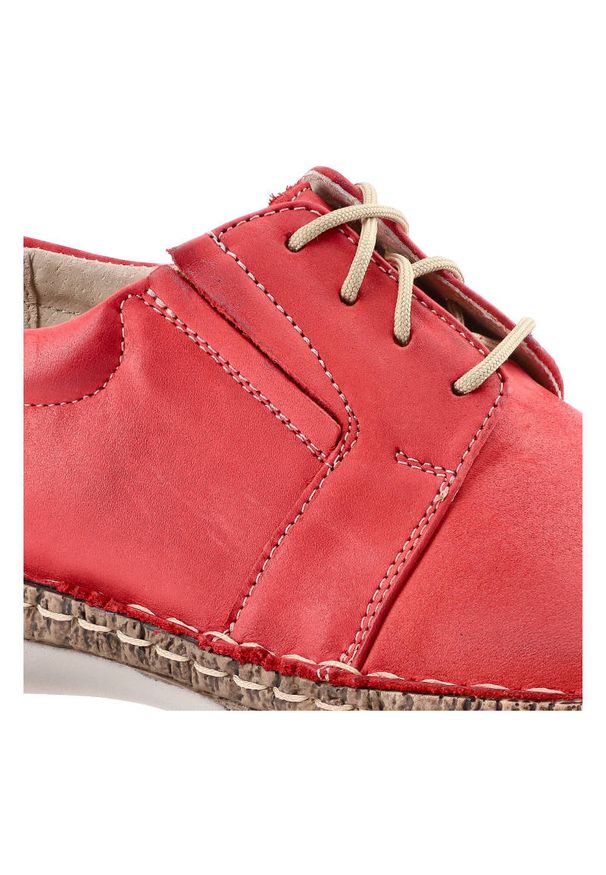 Półbuty damskie Wasak, skóra licowa naturalna ze sznurowaniem i elastyczną gumką na płaskiej podeszwie, czerwone, 537. Okazja: na co dzień. Kolor: czerwony. Materiał: skóra. Obcas: na płaskiej podeszwie. Styl: casual, klasyczny