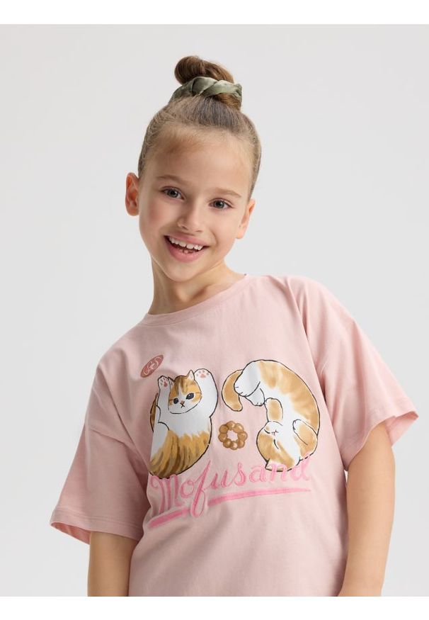 Reserved - T-shirt z nadrukiem Mofusand - brudny róż. Kolor: różowy. Materiał: bawełna. Wzór: nadruk