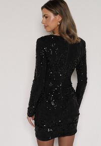 Born2be - Czarna Dopasowana Sukienka o Eleganckim Kroju z Dekoltem w Serek i Cekinami Iwedama. Okazja: na imprezę. Typ kołnierza: dekolt w serek. Kolor: czarny. Materiał: poliester. Wzór: aplikacja, gładki. Styl: elegancki #2