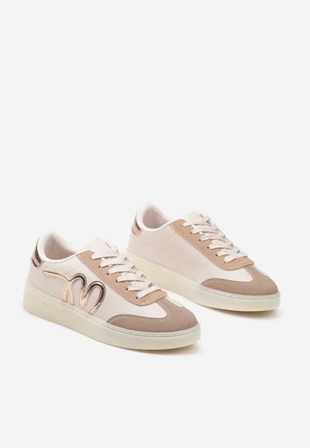 Renee - Ciemnobeżowe Sneakersy Klasyczne Tenisówki z Abstrakcyjną Aplikacją Ailinne. Okazja: na co dzień. Nosek buta: okrągły. Kolor: beżowy. Materiał: jeans. Wzór: aplikacja