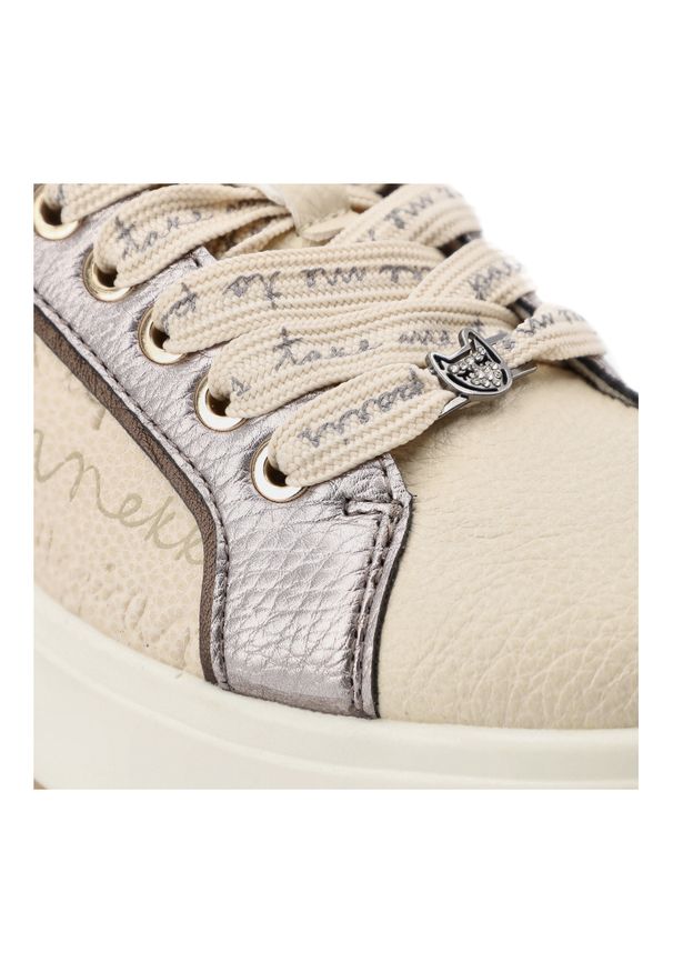 Sneakersy damskie Anekke, na grubej platformie z napisami i wzorami z okrągłym noskiem i sznurowane, białe, 41380-429-Roma-413. Okazja: na co dzień. Nosek buta: okrągły. Zapięcie: sznurówki. Kolor: biały. Wzór: napisy. Obcas: na platformie. Styl: sportowy, casual