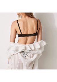 Intica - Komplet bielizny koronkowej z eleganckimi detalami Ethelyn. Kolor: biały. Materiał: koronka #7