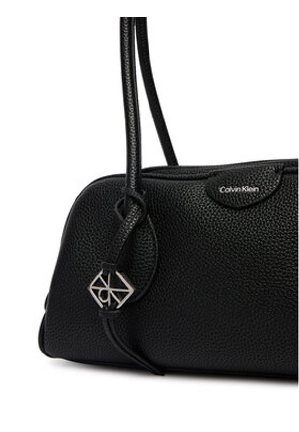 Calvin Klein Torebka Quilted Nylon Ew Satchel LV04F3743G Czarny. Kolor: czarny. Materiał: skórzane