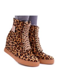 Damskie Sneakersy Lu Boo Złoty Łańcuch Zamsz Leopard Monica beżowy brązowe. Kolor: wielokolorowy, brązowy, beżowy. Materiał: zamsz. Obcas: na koturnie