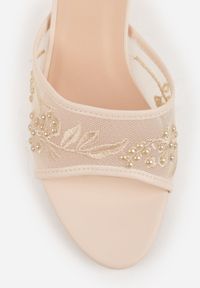 Born2be - Beżowe Klapki na Metalicznej Szpilce z Kwiatowym Haftem i Perłowymi Koralikami Melonia. Okazja: na co dzień. Kolor: beżowy. Wzór: haft, kwiaty. Styl: casual, elegancki, klasyczny #4