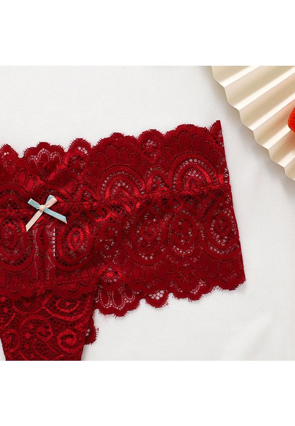 Intica - Stringi koronkowe z szerokim pasem na co dzień i okazje Chandrima. Kolor: czarny. Materiał: koronka. Wzór: koronka