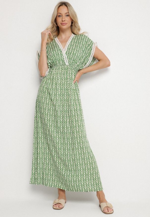 Born2be - Zielona Bawełniana Sukienka Rozkloszowana z Koronkowymi Wstawkami Laniwena. Kolor: zielony. Materiał: bawełna, koronka. Sezon: lato