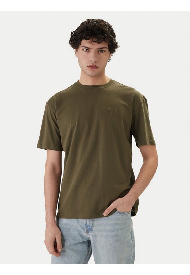 Guess T-Shirt F6GI11 K8HM4 Khaki Regular Fit. Kolor: brązowy. Materiał: bawełna