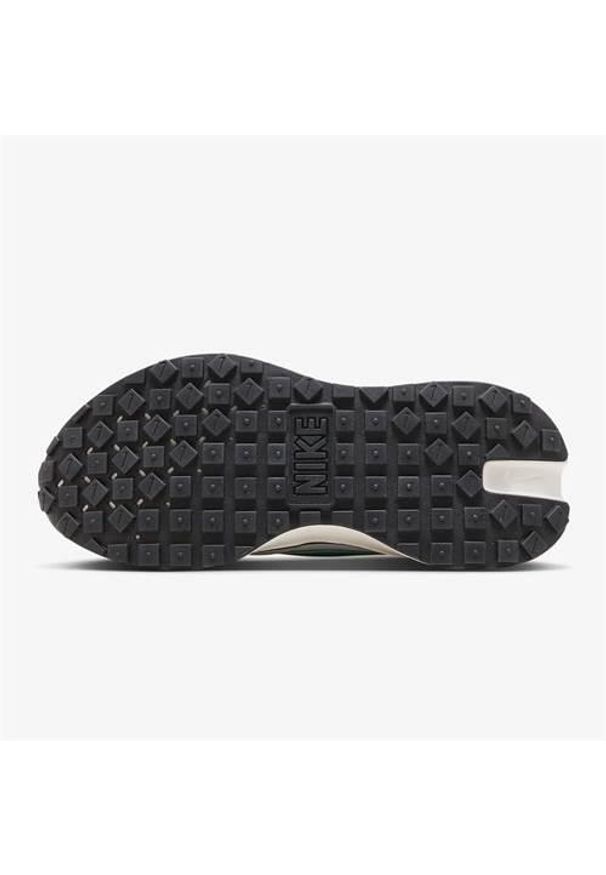 Buty do chodzenia damskie Nike Phoenix Waffle. Kolor: wielokolorowy. Materiał: zamsz, syntetyk, materiał. Szerokość cholewki: normalna. Sport: turystyka piesza