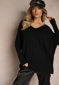 Renee - Czarna Nietoperzowa Bluzka z Dzianiny z Wiskozą z Dekoltem i Cyrkoniami na Plecach Vailune. Okazja: na co dzień. Kolor: czarny. Materiał: dzianina, wiskoza. Wzór: aplikacja. Styl: wizytowy, elegancki, casual #4