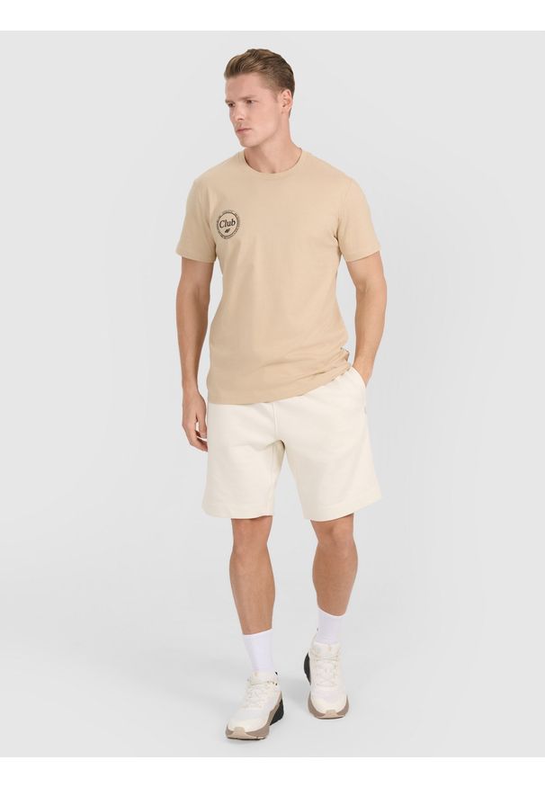 4f - 4F T-shirt regular z nadrukiem męski - brązowy XXL. Okazja: na co dzień. Kolor: brązowy. Materiał: bawełna, jersey, materiał. Długość rękawa: krótki rękaw. Długość: krótkie. Wzór: nadruk. Styl: casual, sportowy, klasyczny