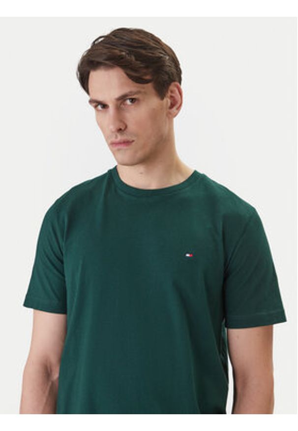 TOMMY HILFIGER - Tommy Hilfiger T-Shirt Ess Seasonal MW0MW39995 Zielony Regular Fit. Kolor: zielony. Materiał: bawełna