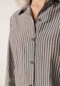 Born2be - Czarna Klasyczna Koszula z Bawełną w Paski Zapinana na Ozdobne Guziki Doriareida. Okazja: na co dzień, na spacer. Kolor: czarny. Materiał: bawełna. Wzór: paski. Styl: klasyczny #8