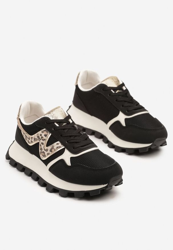 Renee - Czarne Sneakersy na Tłoczonej Platformie Zdobione Printem w Cętki Gonalisse. Kolor: czarny. Materiał: jeans. Szerokość cholewki: normalna. Wzór: aplikacja, nadruk. Obcas: na platformie