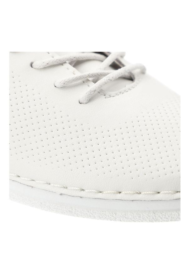 Półbuty damskie S.Barski, lekka konstrukcja perforowana cholewka sznurowanie elastyczna podeszwa miękkie wnętrze, białe, LR61-7079. Zapięcie: sznurówki. Kolor: biały. Materiał: jeans. Szerokość cholewki: normalna. Sezon: wiosna, lato. Styl: klasyczny, sportowy