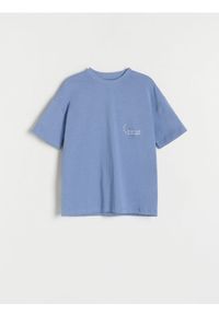 Reserved - T-shirt oversize z nadrukiem - niebieski. Kolor: niebieski. Materiał: dzianina, włókno, bawełna. Wzór: nadruk