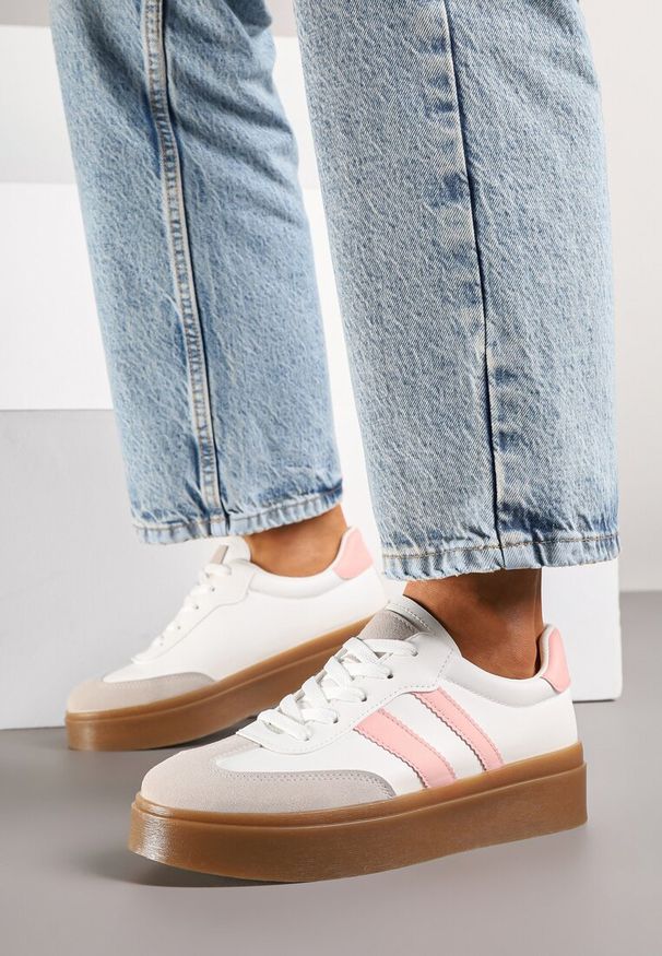 Born2be - Biało-Różowe Sneakersy w Stylu Tenisówek z Paskami Nilomira. Okazja: na co dzień. Zapięcie: pasek. Kolor: biały. Materiał: jeans