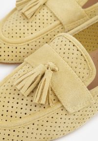 Born2be - Żółte Mokasyny z Imitacji Zamszu z Ozdobną Perforacją i Frędzlami Yenone. Okazja: na co dzień, na spotkanie biznesowe, do pracy. Kolor: żółty. Materiał: zamsz. Styl: casual, biznesowy, klasyczny #6